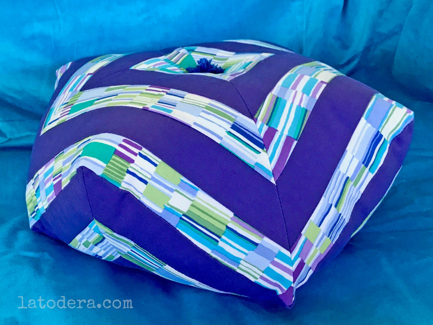 DIY Patchwork Chevron Zigzag Pillow Tutorial - PDF Sewing Pattern - La Todera