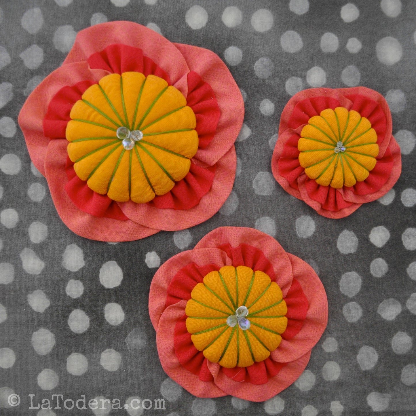 DIY Japanese Fabric Peach Flower Brooch Tutorial - PDF Sewing Pattern - La Todera