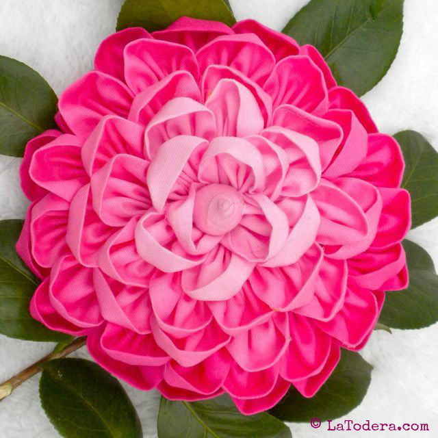 DIY Fabric Flower Camelia Brooch Tutorial - PDF Sewing Pattern - La Todera