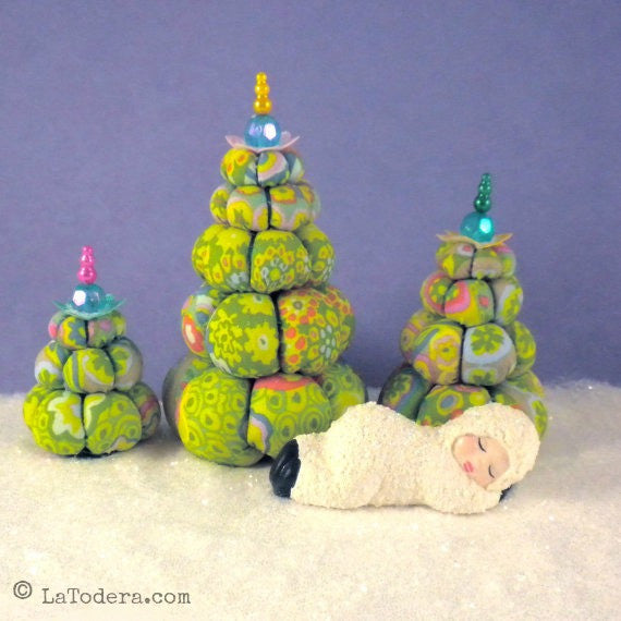 DIY Mini Fabric Christmas Trees Pincushion Tutorial - PDF Sewing Pattern - La Todera