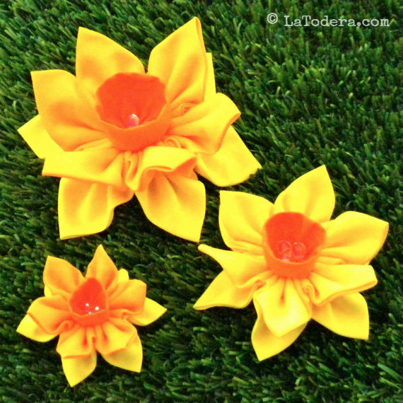 DIY Fabric Flower Daffodil Brooch Tutorial - PDF Sewing Pattern - La Todera