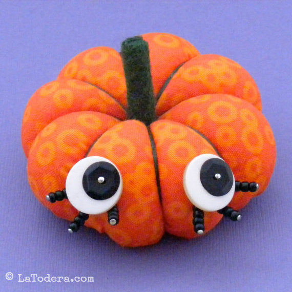 DIY Fabric Pumpkin Pincushions Tutorial - PDF Sewing Pattern - La Todera