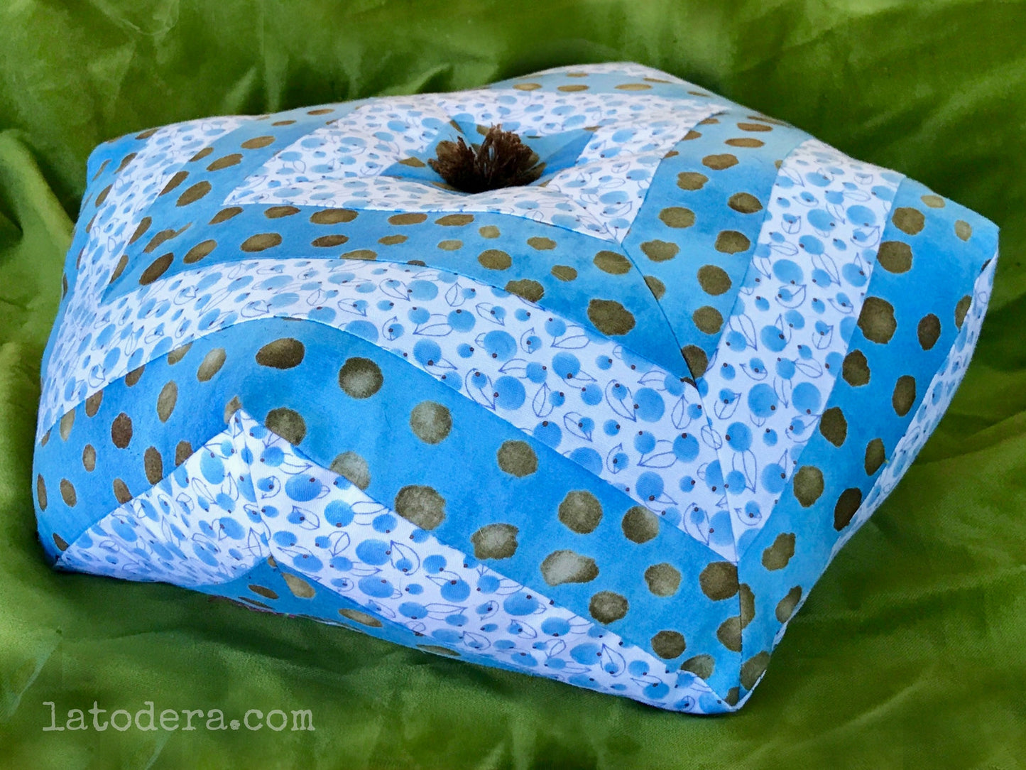 DIY Patchwork Chevron Zigzag Pillow Tutorial - PDF Sewing Pattern - La Todera