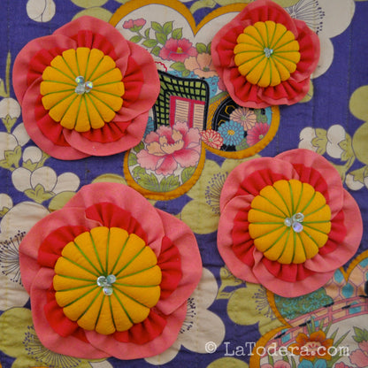 DIY Japanese Fabric Peach Flower Brooch Tutorial - PDF Sewing Pattern - La Todera