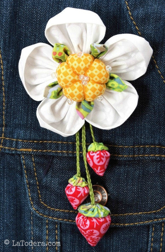 DIY Fabric Flower Berry Bunch Brooch Tutorial - PDF Sewing Pattern - La Todera